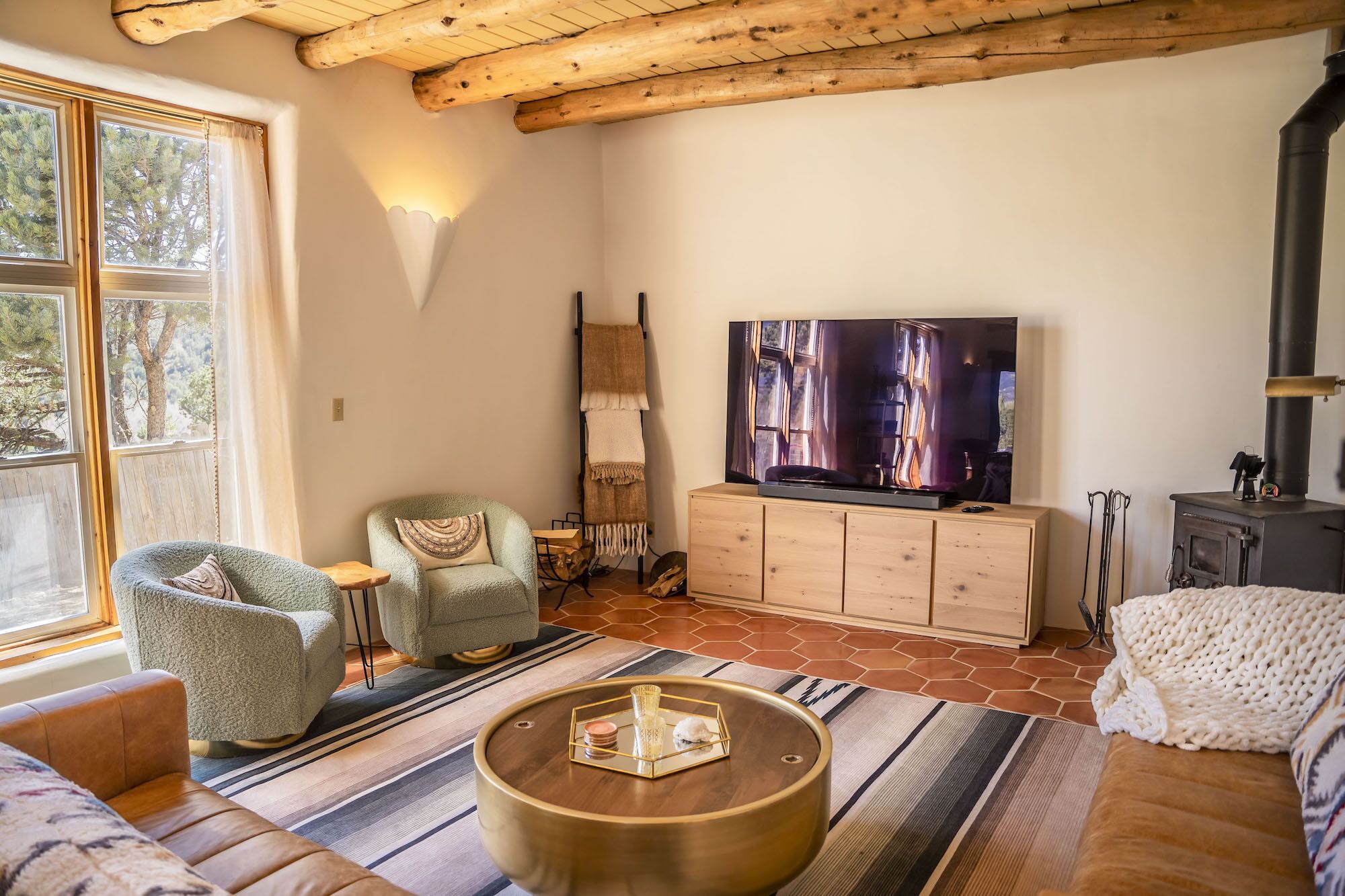 Pet Friendly Home with Amazing Valley and Mountain Views