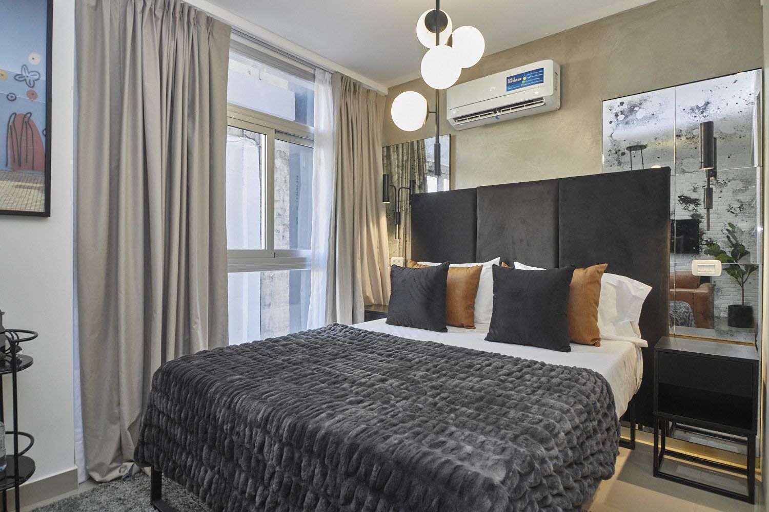 This studio is a 0 bedroom(s), 1 bathrooms, located in Centro, Buenos Aires.