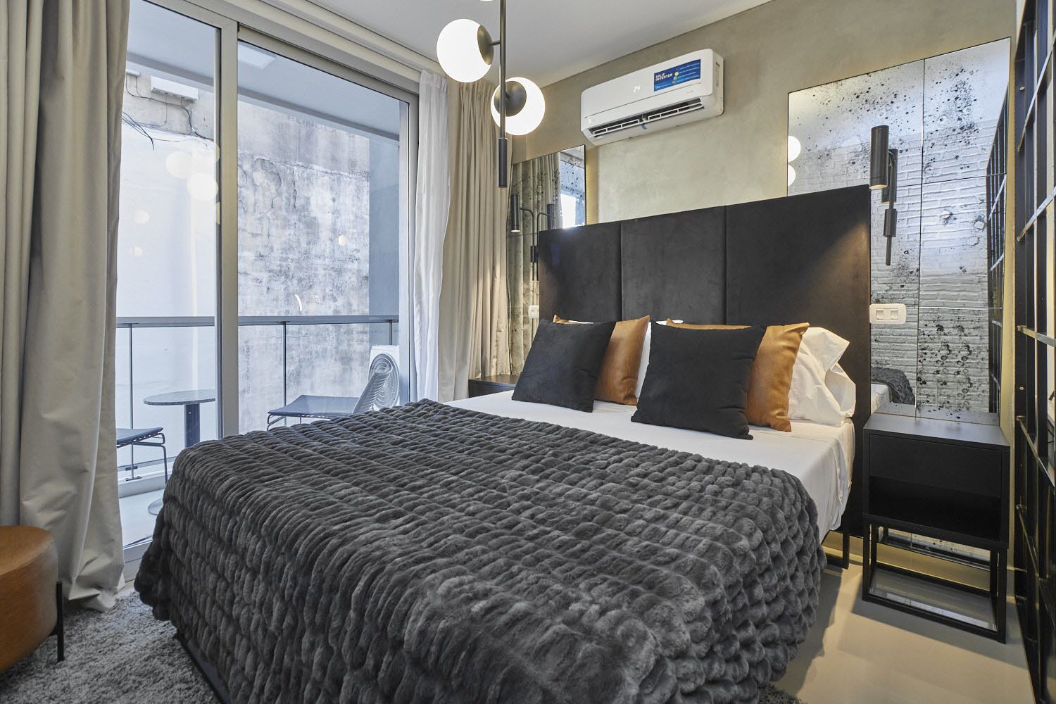 This studio is a 0 bedroom(s), 1 bathrooms, located in Centro, Buenos Aires.