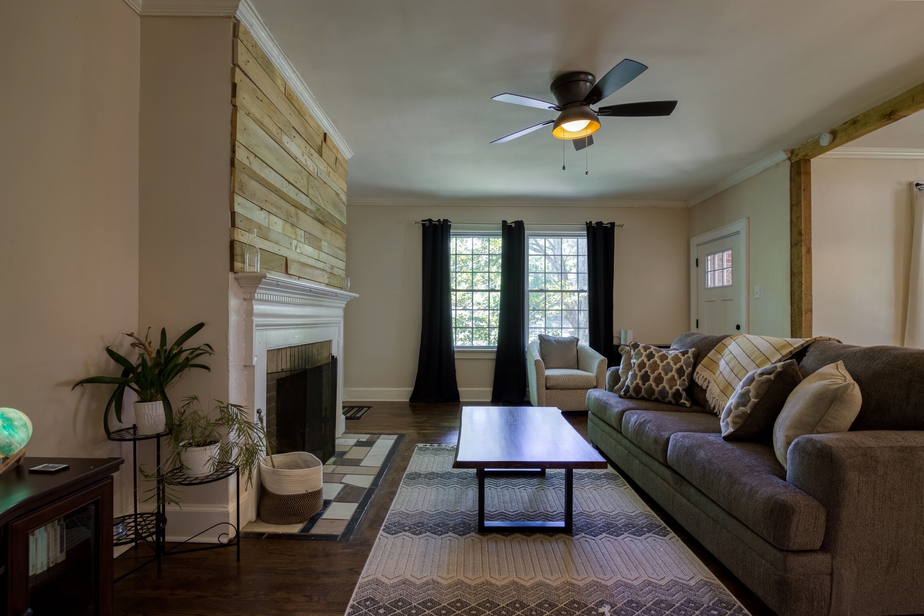 This house is a 3 bedroom(s), 1 bathrooms, located in Knoxville, TN.