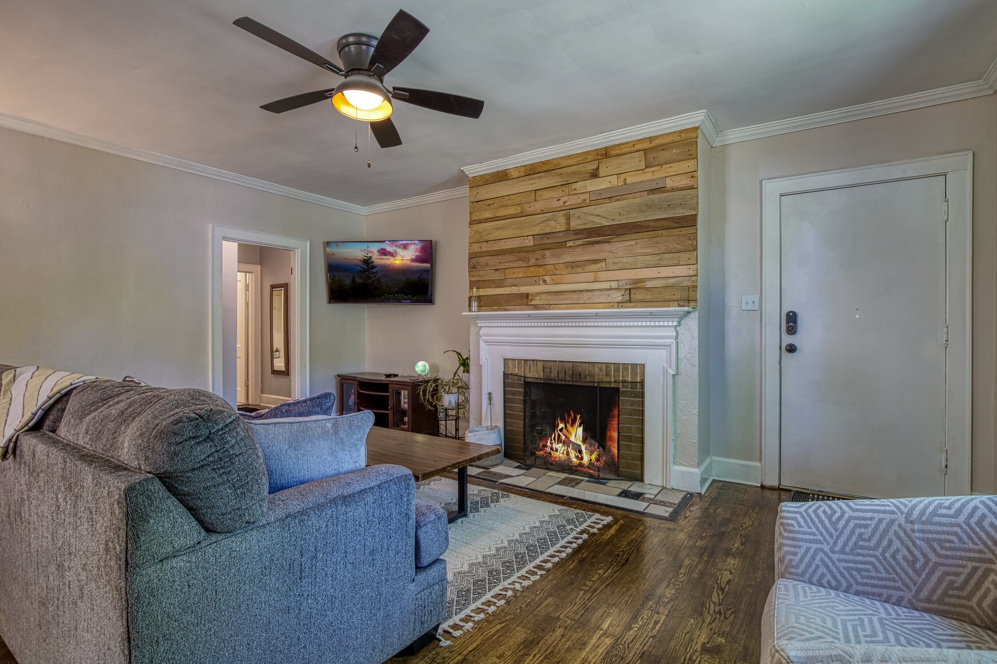 This house is a 3 bedroom(s), 1 bathrooms, located in Knoxville, TN.