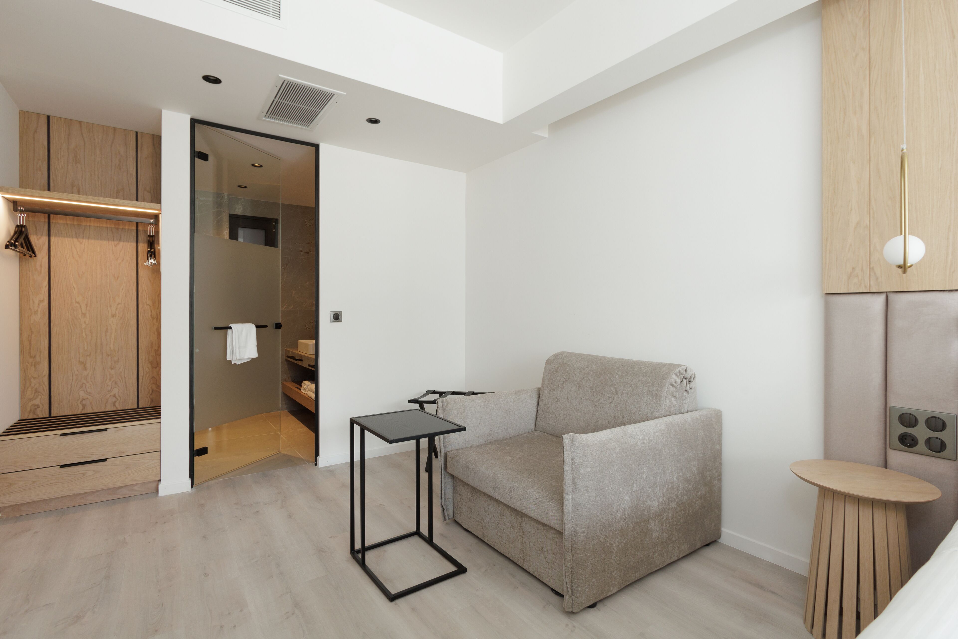 LUX&EASY Signature Syngrou 234