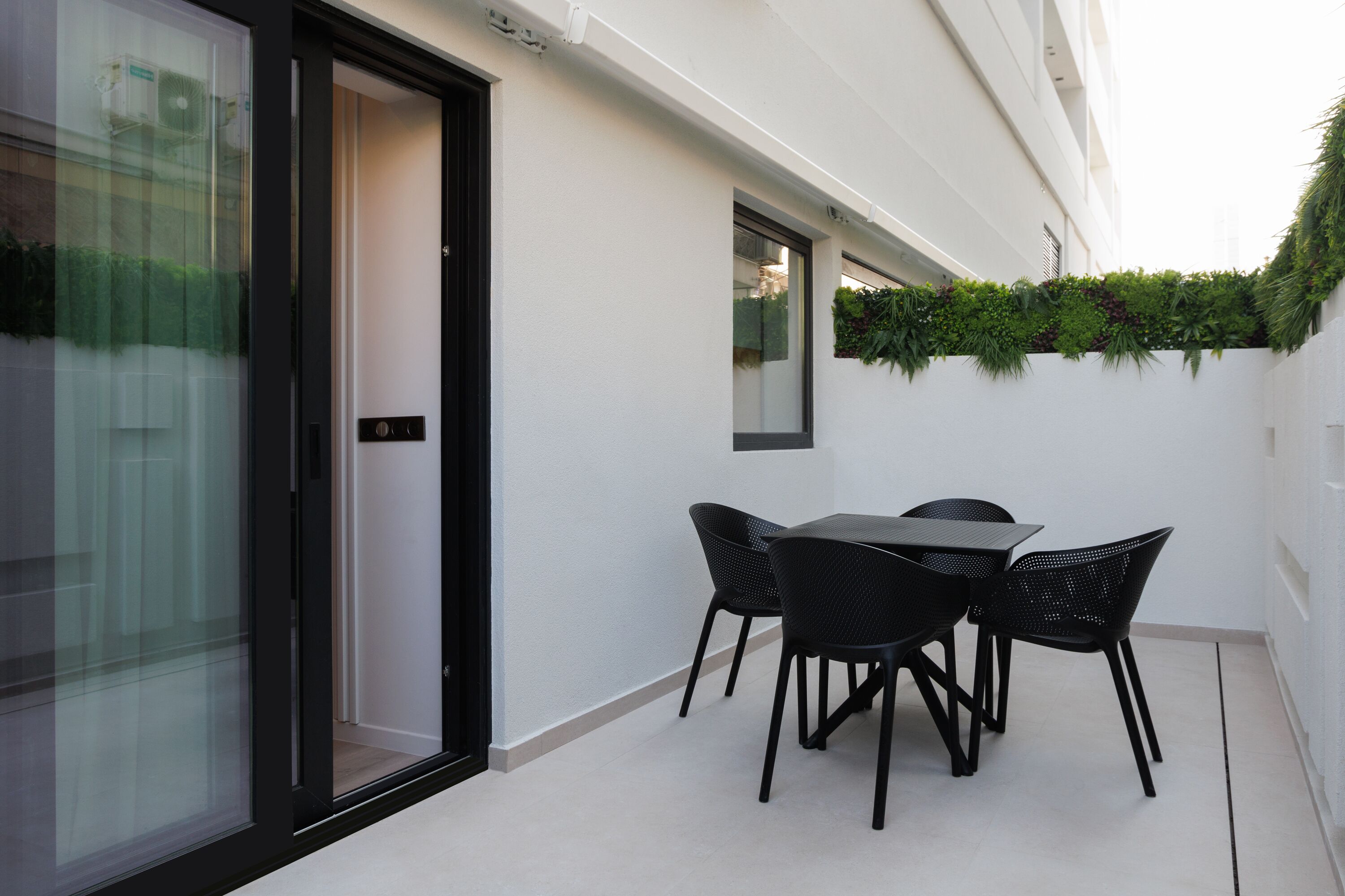 LUX&EASY Signature Syngrou 234