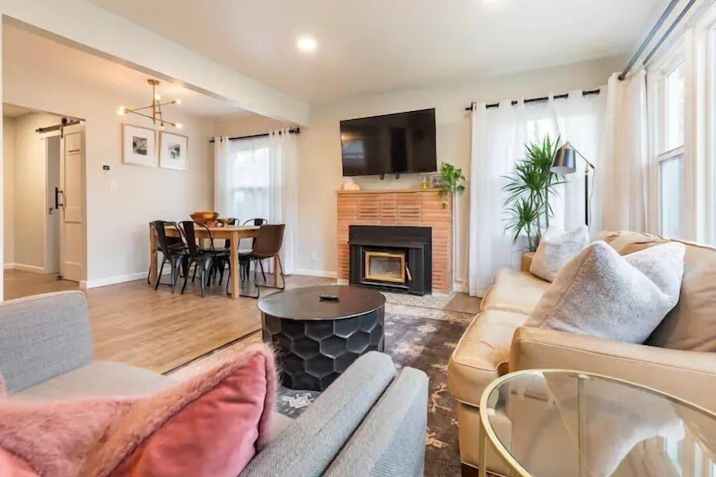 16th Street Retreat in Quiet Neighborhood with Easy Access to Downtown Paso