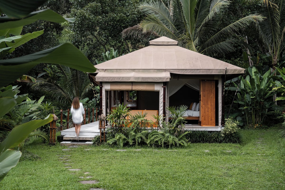 Waterfall Tent | Terrace/patio