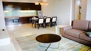 Premier Room, 2 Bedrooms, Non Smoking, Refrigerator & Microwave | Living area