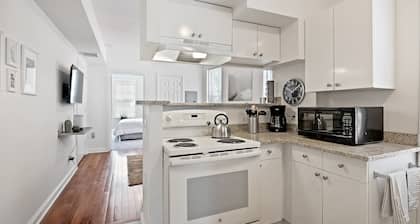 Modern 1BR in East Germantown