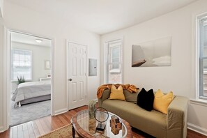 2 bedrooms, desk, iron/ironing board, free WiFi - Modern 1BR in East Germantown (Philadelphia)