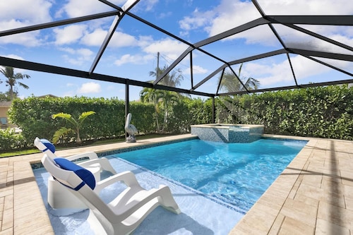 The Owl’s Nest-Cozy 2BDR Home w/Heated Pool & Spa