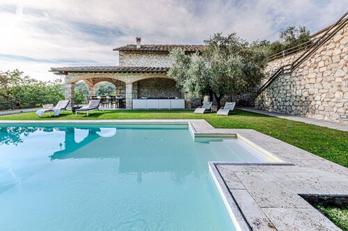 Villa Le Croci beautiful tuscan villas with infinity p/pool