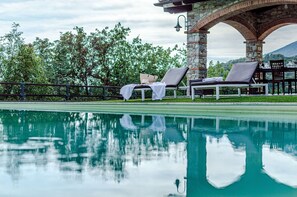 Pool - Villa Le Croci beautiful tuscan villas with infinity p/pool (Croci Di Calenzano)