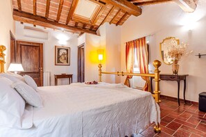 4 chambres, fer et planche à repasser, lit parapluie, Wi-Fi gratuit