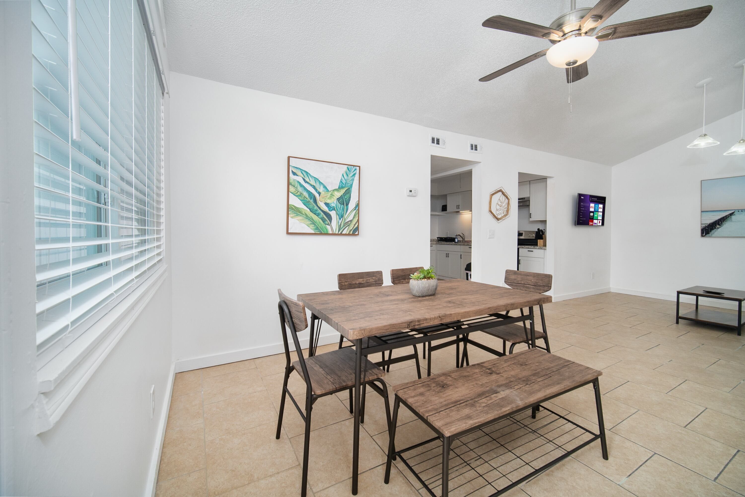 Cozy, fully-furnished 2BR/1BA apartment with ample parking in Jacksonville's Southside