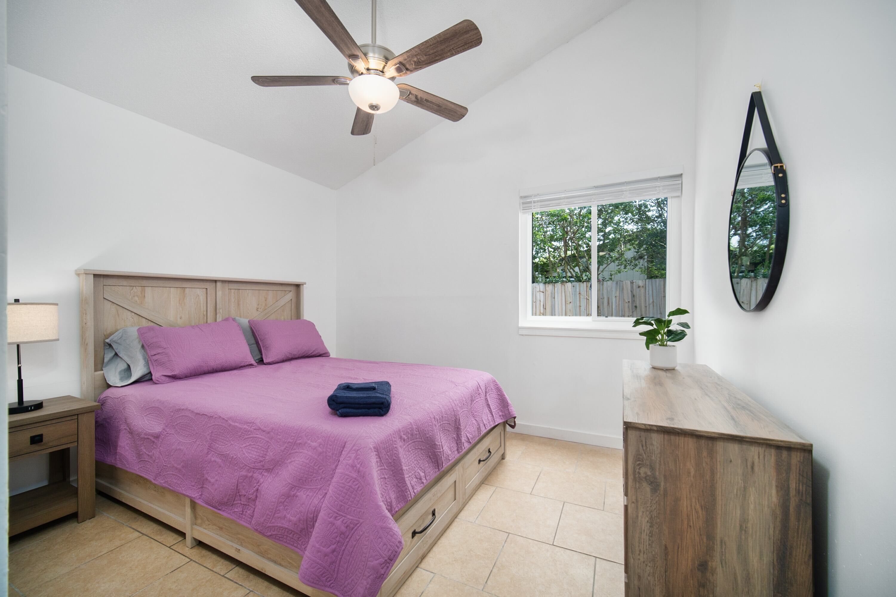 Cozy, fully-furnished 2BR/1BA apartment with ample parking in Jacksonville's Southside