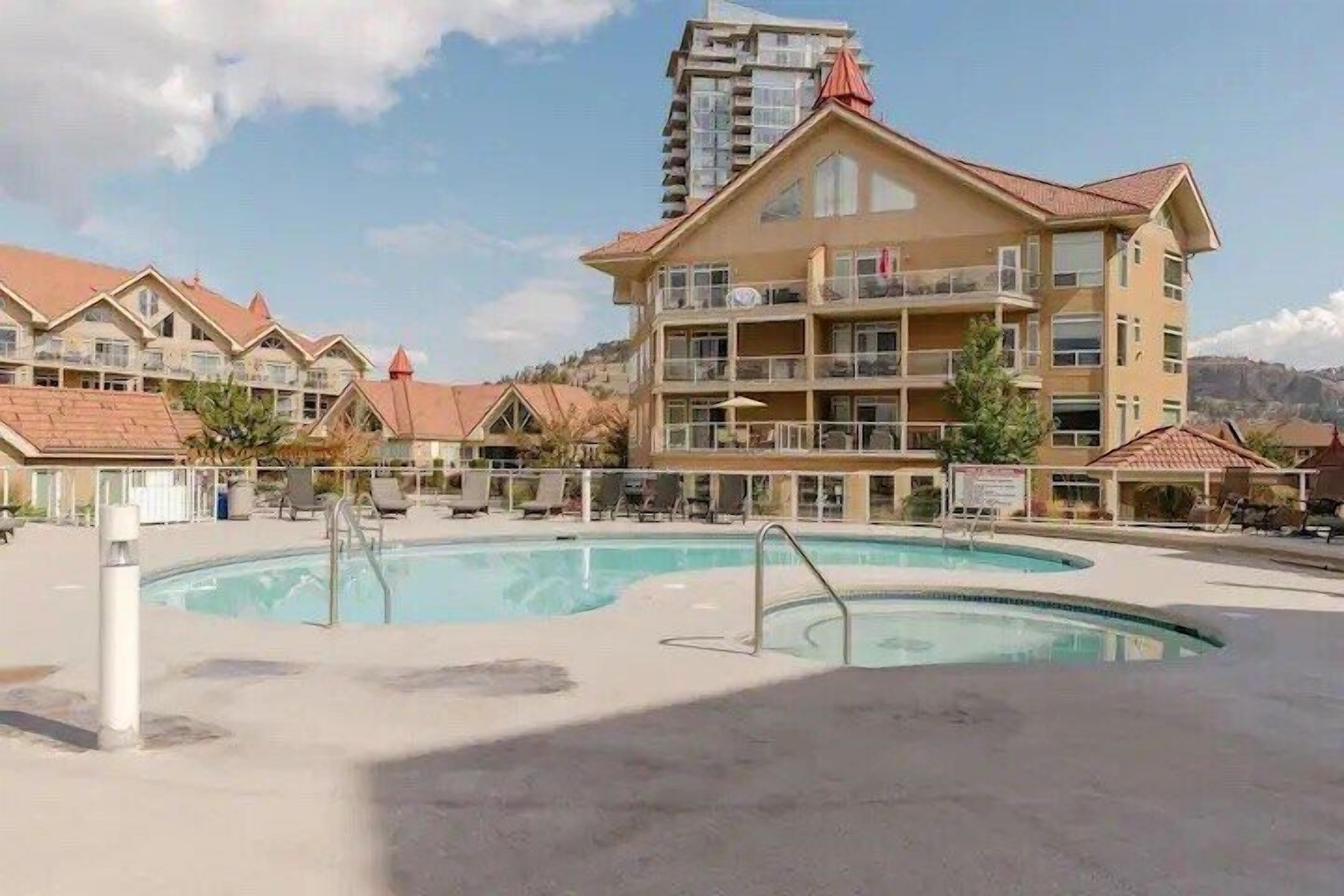 This apartment is a 2 bedroom(s), 2 bathrooms, located in Kelowna, BC.