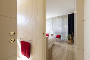 Design Apartment | Bathroom | Shower, rainfall showerhead, hair dryer, bidet - notaMI - Twins Apartment  (Milan)