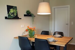 Dining - Topsanierte Ferienwohnung mit Sauna, Terrasse u. Garten (Büsum)