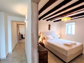 2 عدّة غرف نوم ومكتب وواي فاي مجانًا وملاءات أسرّة