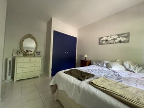4 bedrooms, iron/ironing board, WiFi, bed sheets - Villa Avec Piscine (Anzex)