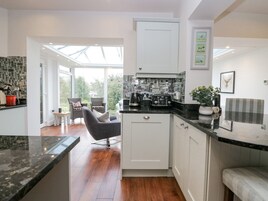 Refrigerador, lavavajillas, tetera/pava eléctrica, tostadora