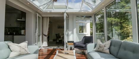 Cottage | Living area