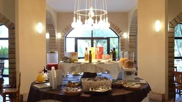 Breakfast, lunch, dinner served; pool views