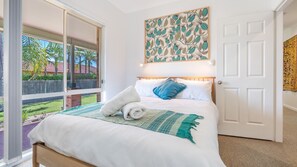 5 bedrooms, laptop workspace, iron/ironing board, travel cot