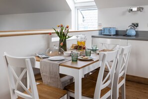 Dining - Stylish, pet friendly beach house in Westward Ho! Perfect for families & couples (Bideford)