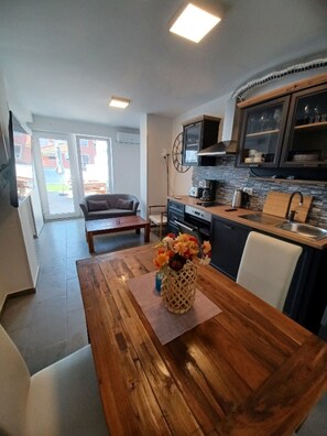 Interior - Caveromane 2 (Pula)