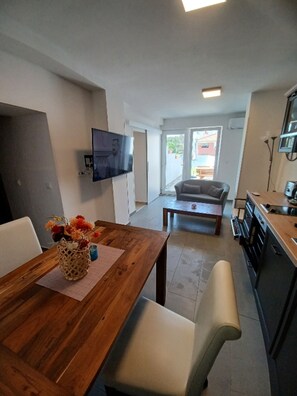 Smart TV, DVD player, stereo
