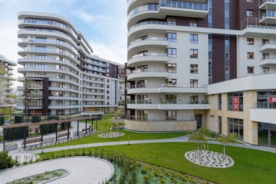 Cracow | Col. Francesco Nullo 40 | Spacious Apartment | Two balconies | Parking