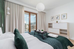 2 habitaciones, escritorio, tabla de planchar con plancha y wifi 