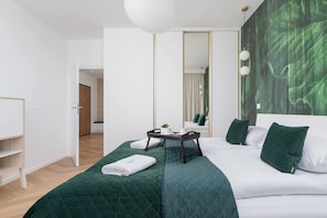 2 bedrooms, desk, iron/ironing board, WiFi