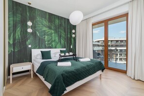 2 bedrooms, desk, iron/ironing board, WiFi