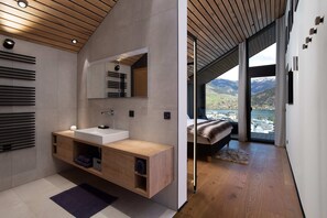 4 Schlafzimmer, Zimmersafe, Bügeleisen/Bügelbrett, Reisekinderbett