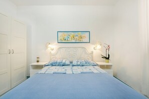 2 bedrooms, iron/ironing board, travel cot, free WiFi