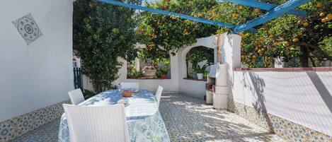 屋外ダイニングエリア