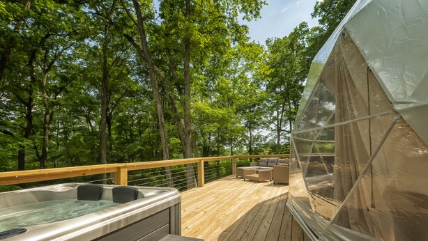 A hot tub on a wooden deck surrounded by trees. - Glamping Dome · Hot Tub, Fire Pit & Forest Views (Simpson)