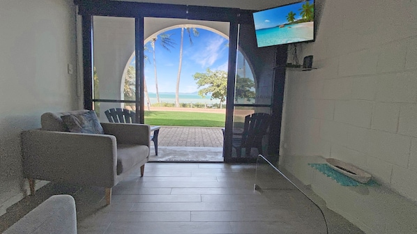 TV - Beachside Palms Unit 3 (Nelly Bay)