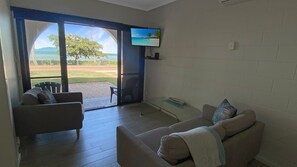TV - Beachside Palms Unit 3 (Nelly Bay)