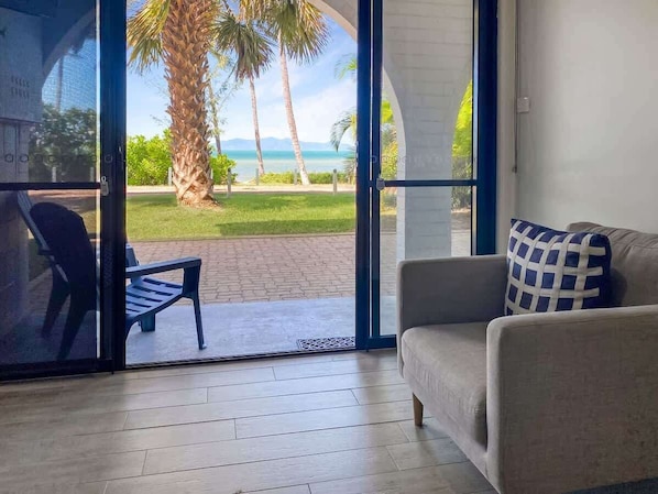 TV - Beachside Palms Unit 4-BOM (Nelly Bay)