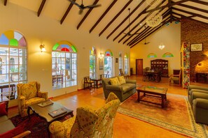 Free daily cooked-to-order breakfast - The Courtney Lodge (Victoria Falls)