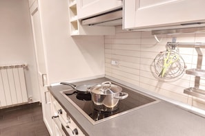 Family Apartment, 1 Bedroom, Microwave (Vicerè Apartment With AC and Wi-Fi) | Private kitchen