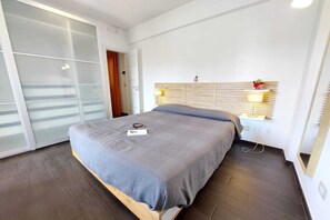 Family Apartment, Multiple Bedrooms (Vicerè Apartment With AC and Wi-Fi)