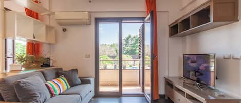 家庭公寓, 多間臥室 (Vicerè Apartment With AC and Wi-Fi) | 客廳 | 21 吋平面電視連有線電視頻道
