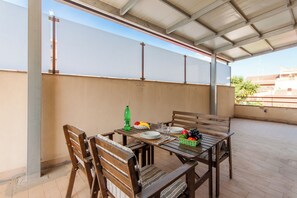 Outdoor dining - Vicere Apartment With AC and Wi-fi (Catania)