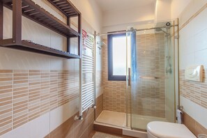 Family Apartment, Multiple Bedrooms (Vicerè Apartment With AC and Wi-Fi) | Bathroom