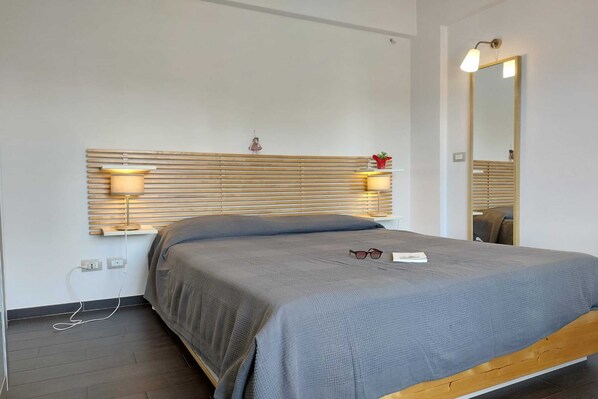 Appartamento familiare, 1 camera da letto (Vicerè Apartment With AC and Wi-Fi) | 1 camera, postazione laptop, Wi-Fi gratuito, lenzuola
