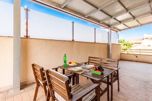 Family Apartment, 1 Bedroom, Microwave (Vicerè Apartment With AC and Wi-Fi) | Outdoor dining