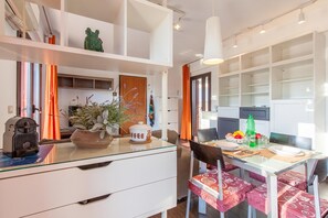 Family Apartment, 1 Bedroom, Microwave (Vicerè Apartment With AC and Wi-Fi) | Dining